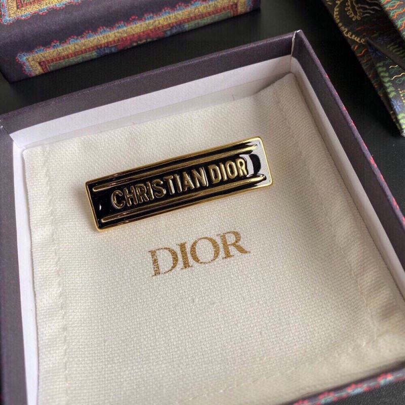 ch**an D*or brooches